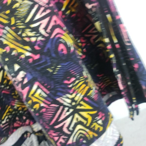 LuLaRoe Women's Black Pink Aztec Pyramid Short Sleeve Tunic Shirt Top Blouse - Picture 6 of 16